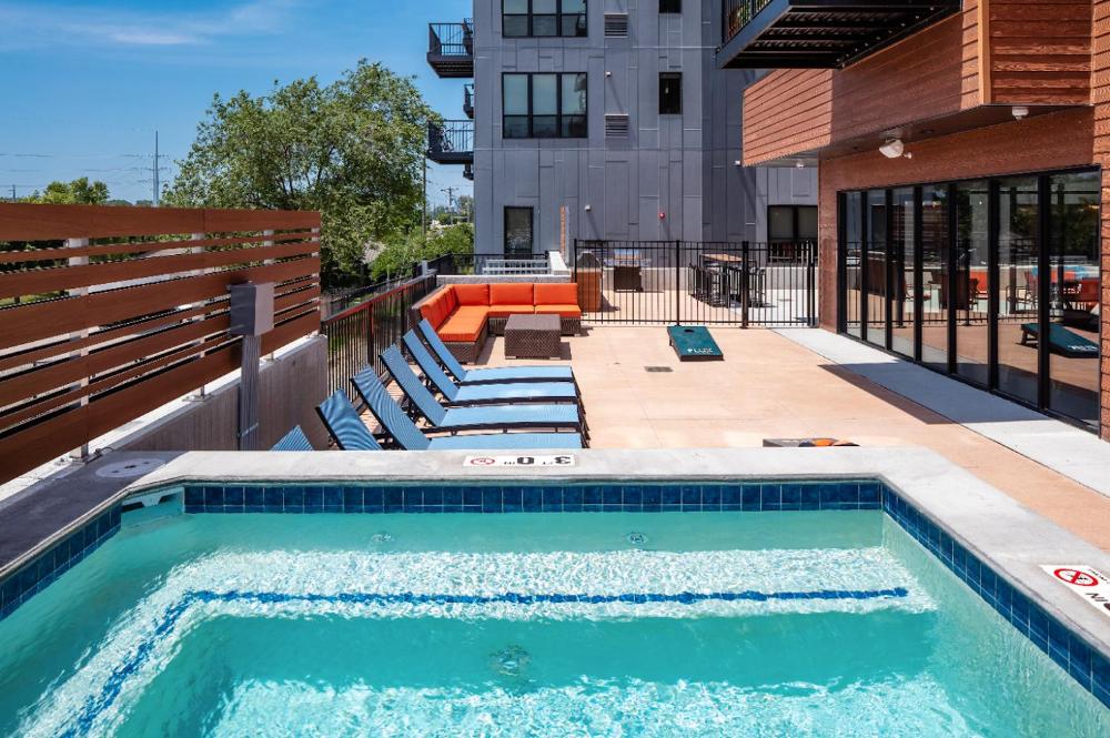 Dwntwn 1BR Haven - Hot Tub!